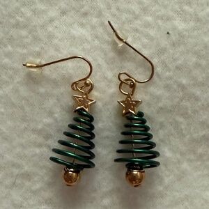 Christmas Tree Earrings NIP, pierced wire